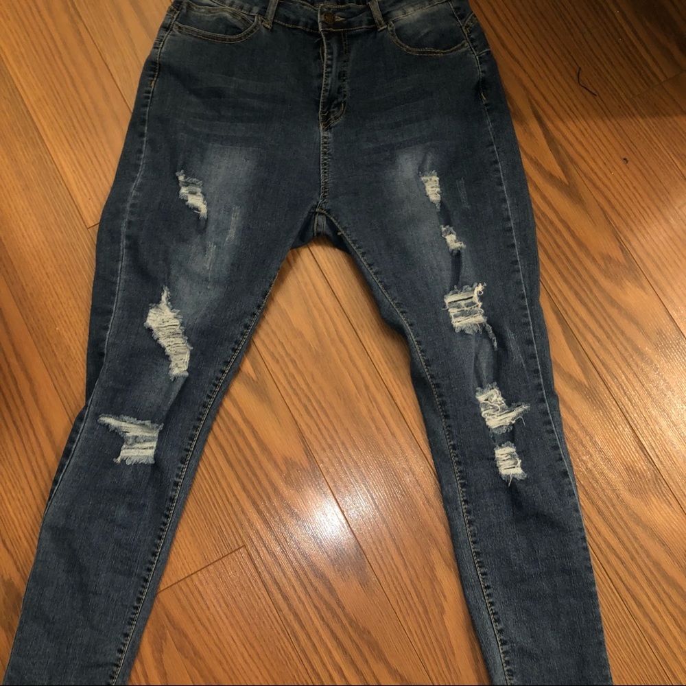 Distressed blue skinny jeans